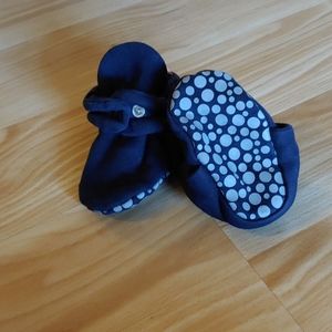 Zutano Booties | Black w/ Grips